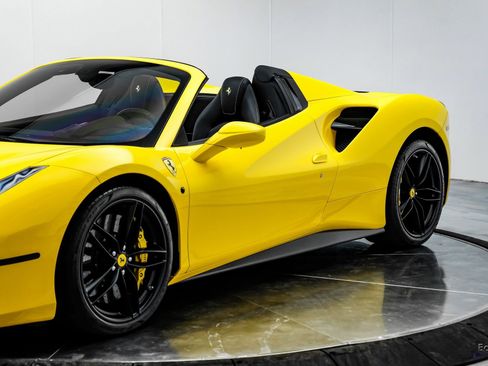 Used 2017 Ferrari 488 Spider image 37