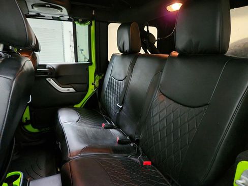 Used 2013 Jeep Wrangler Unlimited Rubicon w/ Connectivity Group AWD/4WD image 22