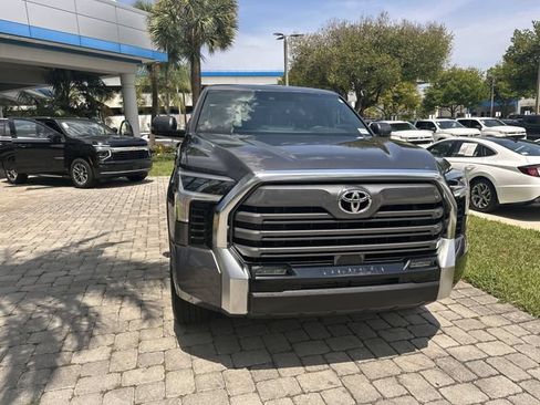 Used 2025 Toyota Tundra Limited AWD/4WD image 18