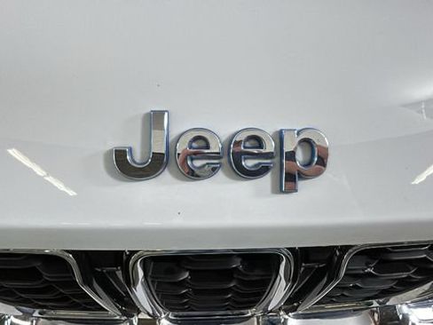 Used 2023 Jeep Grand Cherokee 4WD 4xe image 8