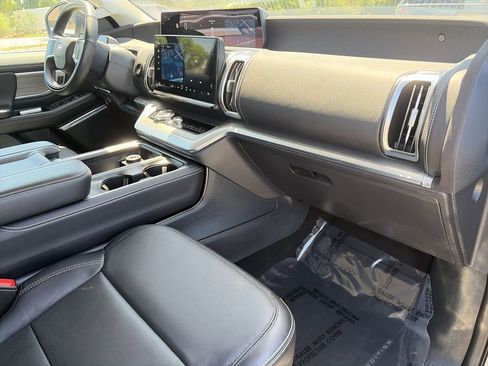 Used 2025 Ford Expedition Platinum AWD/4WD image 38