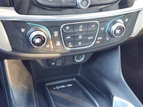 Used 2023 Chevrolet Traverse Premier image 22