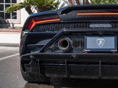 Used 2024 Lamborghini Huracan EVO image 30