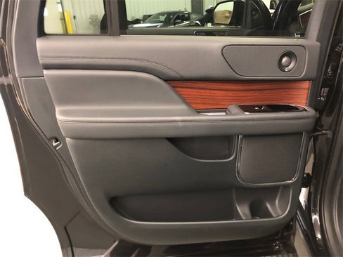 Used 2024 Lincoln Navigator L Reserve image 30