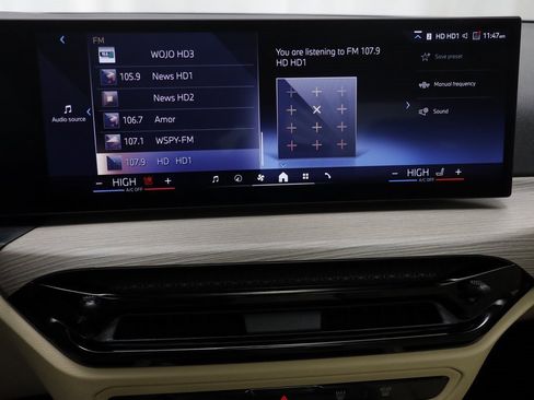 Certified 2025 BMW 330i xDrive Sedan w/ Convenience Package image 8