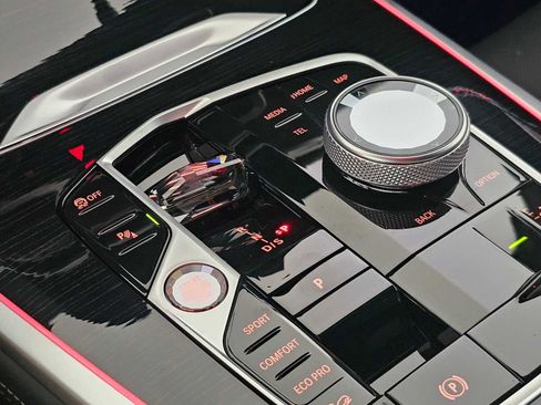 Used 2024 BMW X7 M60i w/ Executive Package image 33