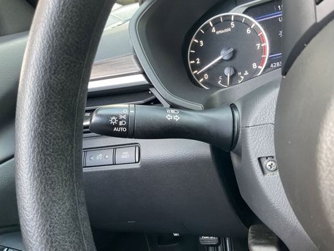 Used 2025 Nissan Altima 2.5 SV FWD image 28