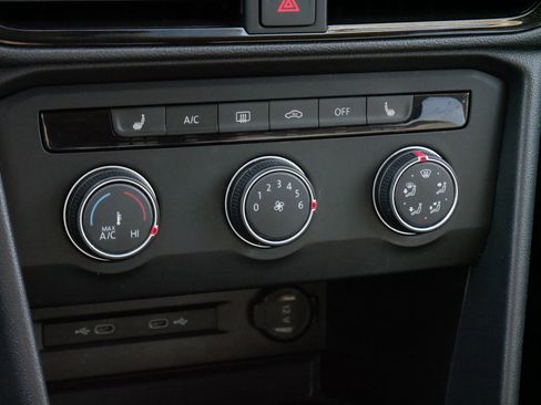 Used 2022 Volkswagen Taos SE image 23