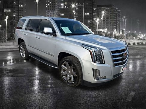 Used 2020 Cadillac Escalade Luxury AWD/4WD image 8