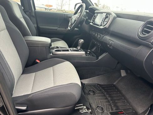 Used 2020 Toyota Tacoma TRD Off-Road w/ Technology Package AWD/4WD image 30