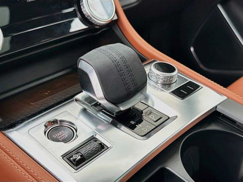 Certified 2025 Jaguar F-PACE R-Dynamic S AWD/4WD image 10