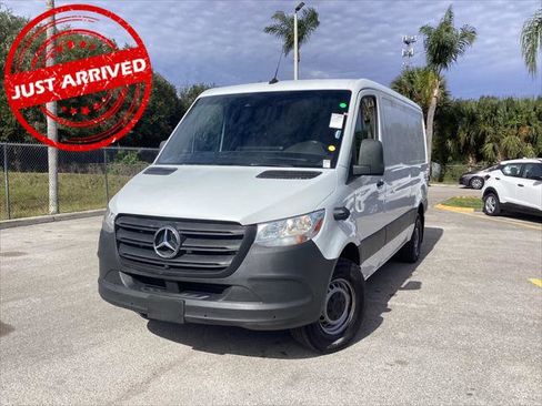 Used 2022 Mercedes-Benz Sprinter 1500 image 1