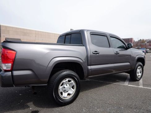 Used 2016 Toyota Tacoma SR image 10
