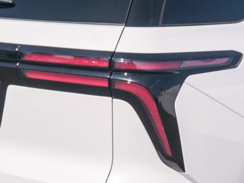 New 2026 Chevrolet Traverse LT w/ Driver Confidence Package FWD image 10