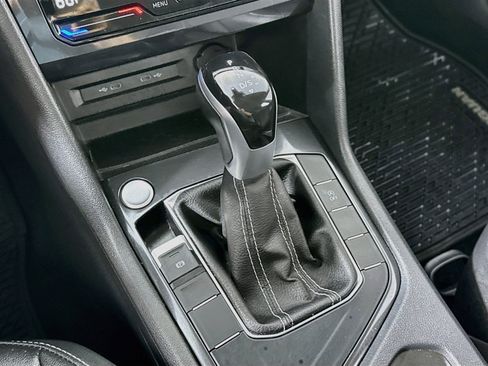 Used 2023 Volkswagen Tiguan SE FWD image 19