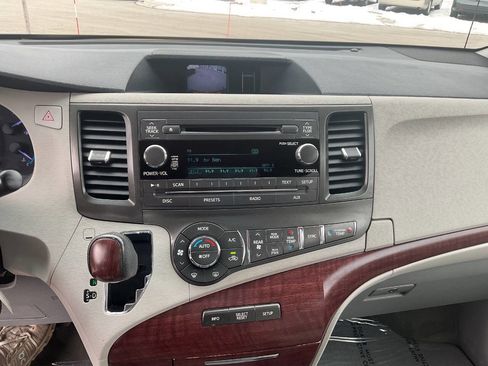 Used 2012 Toyota Sienna XLE image 20