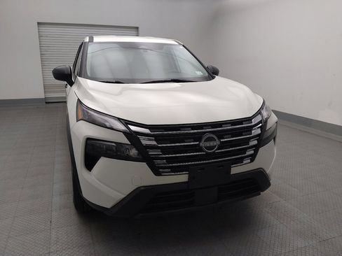 Used 2024 Nissan Rogue S AWD/4WD image 14