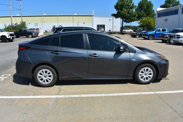 Used 2021 Toyota Prius LE FWD image 4