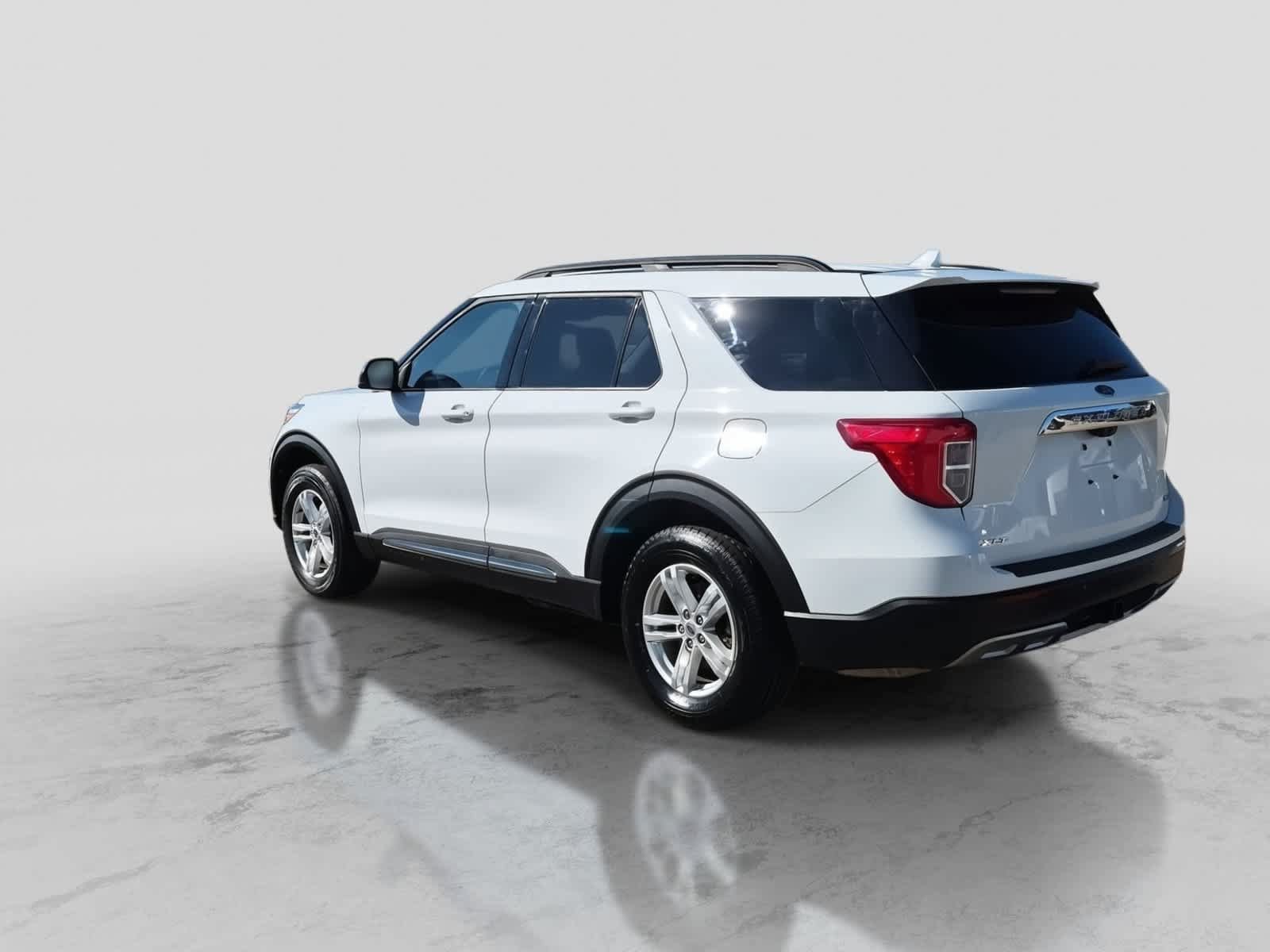 Used 2020 Ford Explorer XLT w/ Equipment Group 202A AWD/4WD image 6