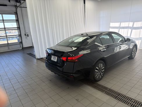 Used 2025 Nissan Altima 2.5 SV image 5