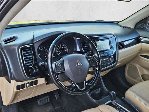 Used 2016 Mitsubishi Outlander SE image 10