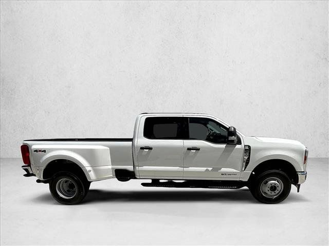 Used 2026 Ford F350 XLT AWD/4WD image 3