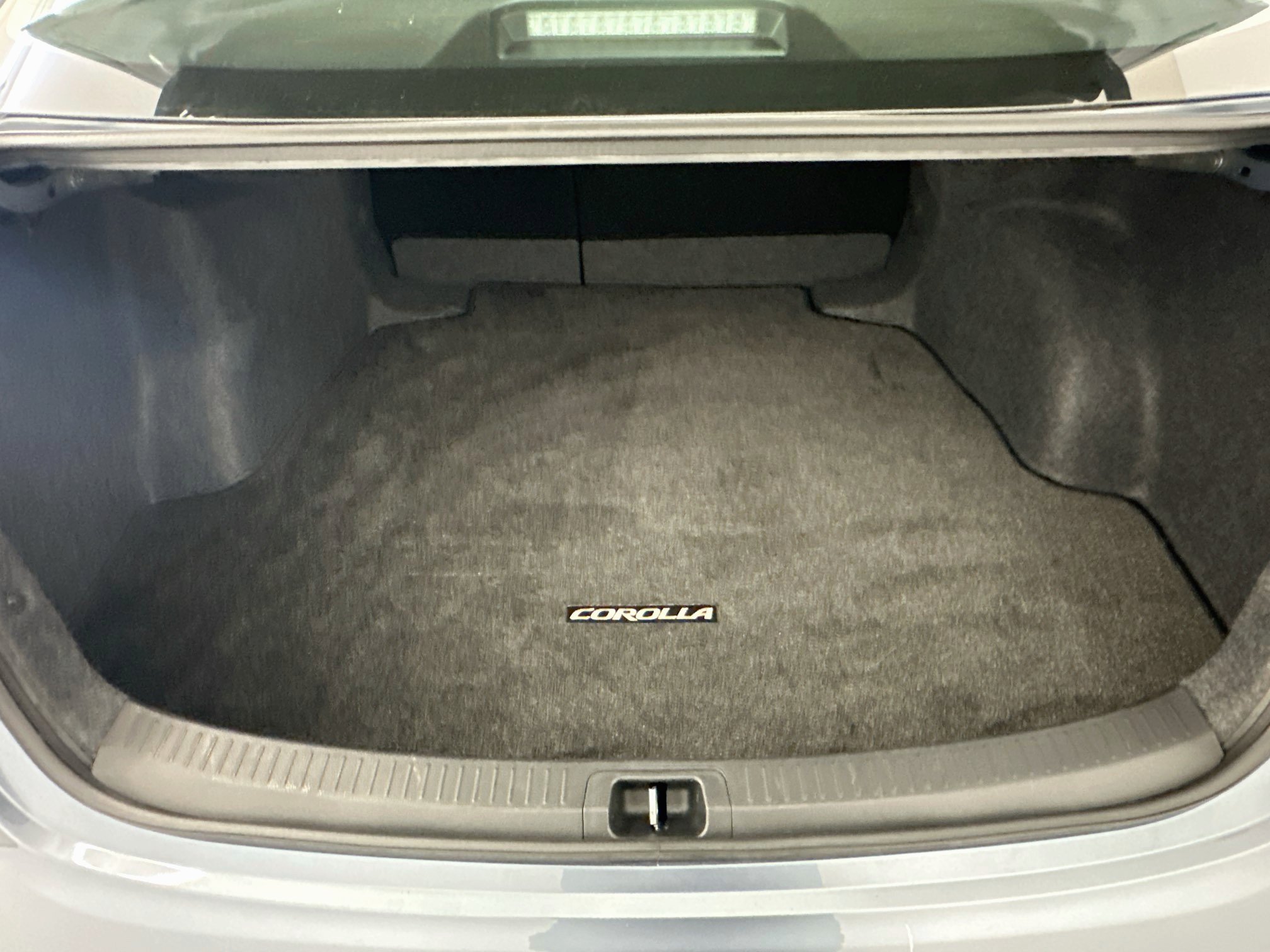 Used 2026 Toyota Corolla LE FWD image 30