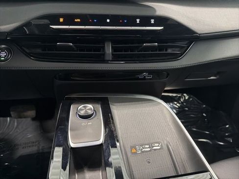 Used 2025 Buick Enclave Preferred image 18