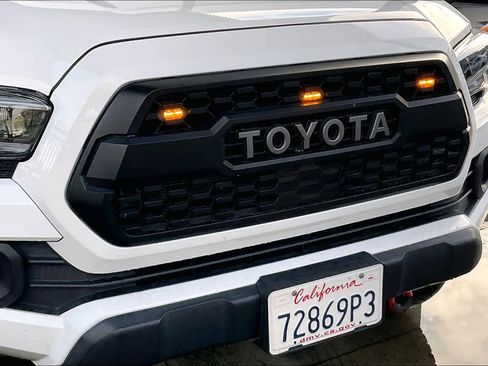 Used 2022 Toyota Tacoma TRD Off-Road image 29