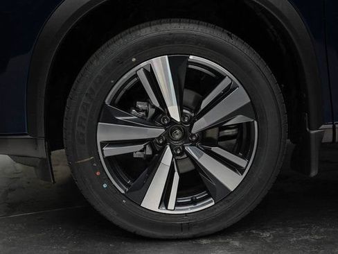 New 2025 Nissan Rogue SL w/ SL Premium Package AWD/4WD image 9