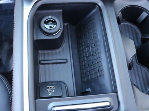 New 2025 Ford Expedition Active image 28