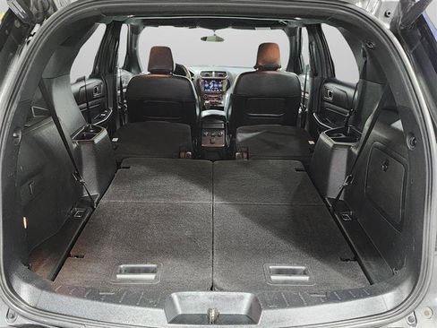 Used 2018 Ford Explorer XLT w/ Equipment Group 202A AWD/4WD image 39