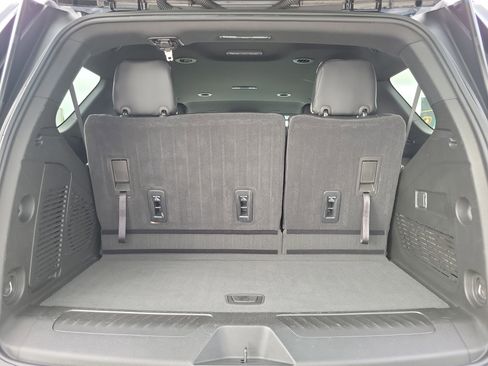 Used 2025 Chevrolet Tahoe LS RWD image 17