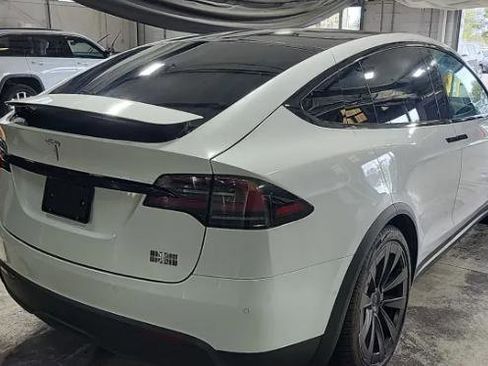 Used 2022 Tesla Model X Plaid image 3