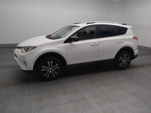 Used 2018 Toyota RAV4 LE FWD image 2