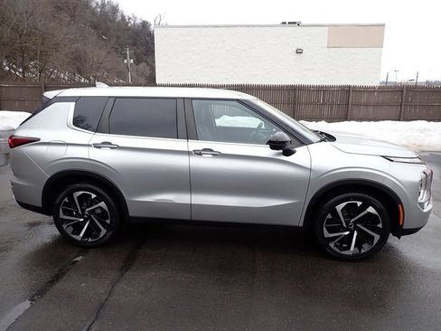 Used 2022 Mitsubishi Outlander SE image 8