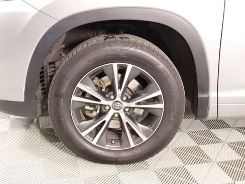 Used 2017 Toyota Highlander Plus FWD image 18