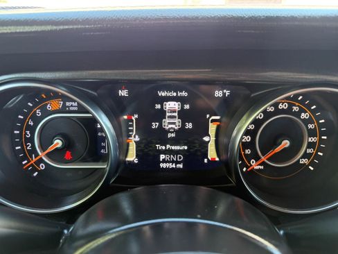 Used 2021 Jeep Wrangler Unlimited Sahara image 31