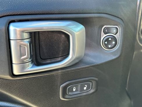 Used 2023 Jeep Wrangler Sport S image 17