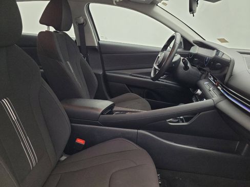 Used 2025 Hyundai Elantra SEL FWD image 21