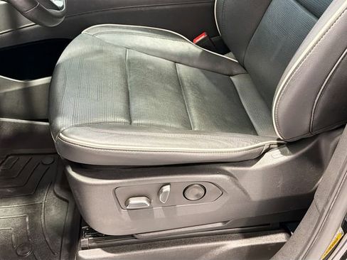 Used 2023 Cadillac Escalade ESV Premium Luxury image 18