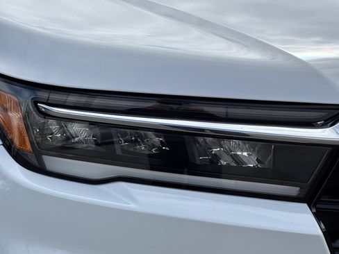 Certified 2023 Honda Pilot Touring image 11