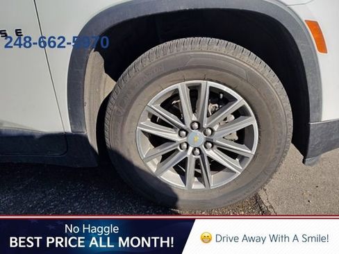 Used 2023 Chevrolet Traverse LT image 9