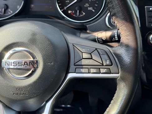 Used 2018 Nissan Rogue SV w/ Sun & Sound Touring Package FWD image 15
