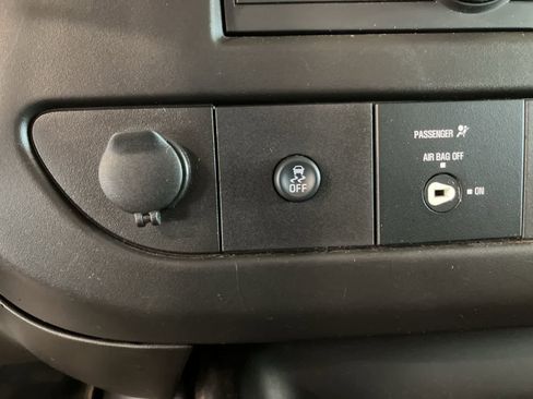 Used 2015 Chevrolet Express 3500 RWD image 17