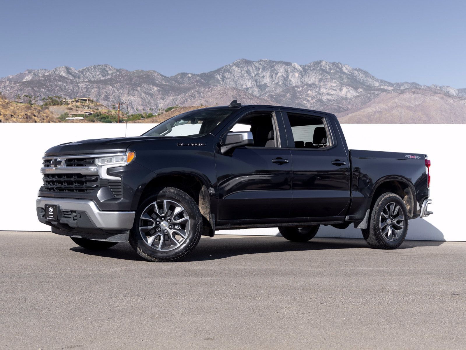 Used 2023 Chevrolet Silverado 1500 LT w/ Protection Package AWD/4WD image 1