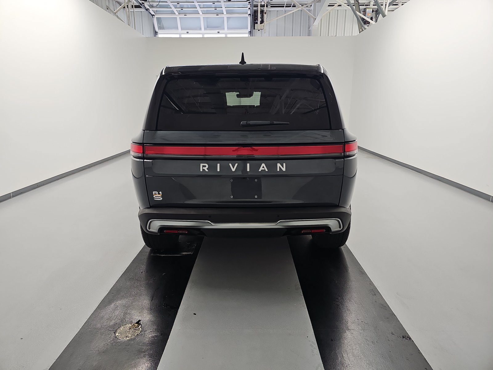 Used 2024 Rivian R1S Adventure Quad AWD/4WD image 4