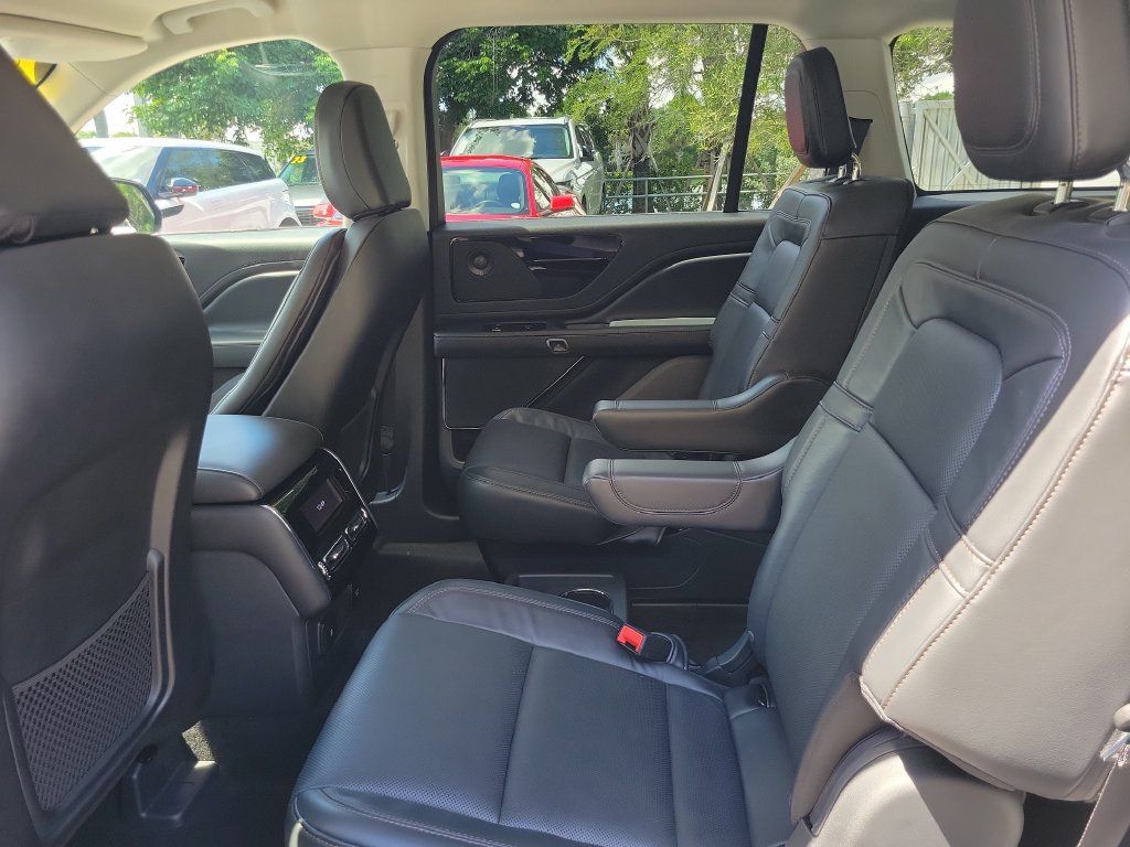 Used 2025 Lincoln Aviator Reserve w/ Jet Appearance Package RWD image 12