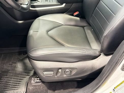 Used 2023 Toyota Highlander XLE AWD/4WD image 16