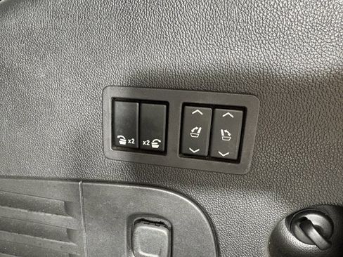 Used 2018 GMC Yukon Denali image 54